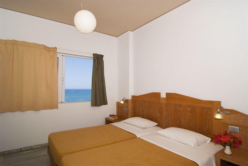 Tropicana Beach Hotel Stalós Exterior foto
